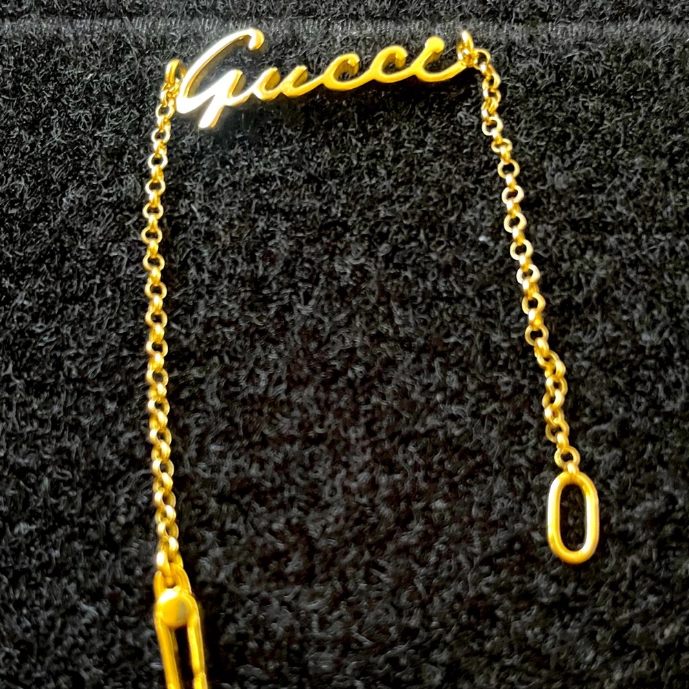 18k solid gold Gucci bracelet use in good condition like new